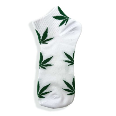 Weiße Socken mit grünen Cannabisblättern Weiße Socken mit grünen Cannabisblättern